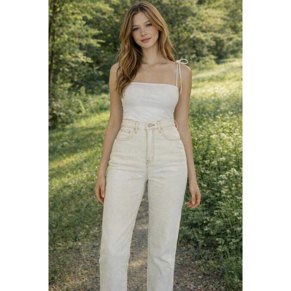 MISSGUIDED NWT Off White Straight Leg Raw Hem High Rise Jeans in Size 4 US.